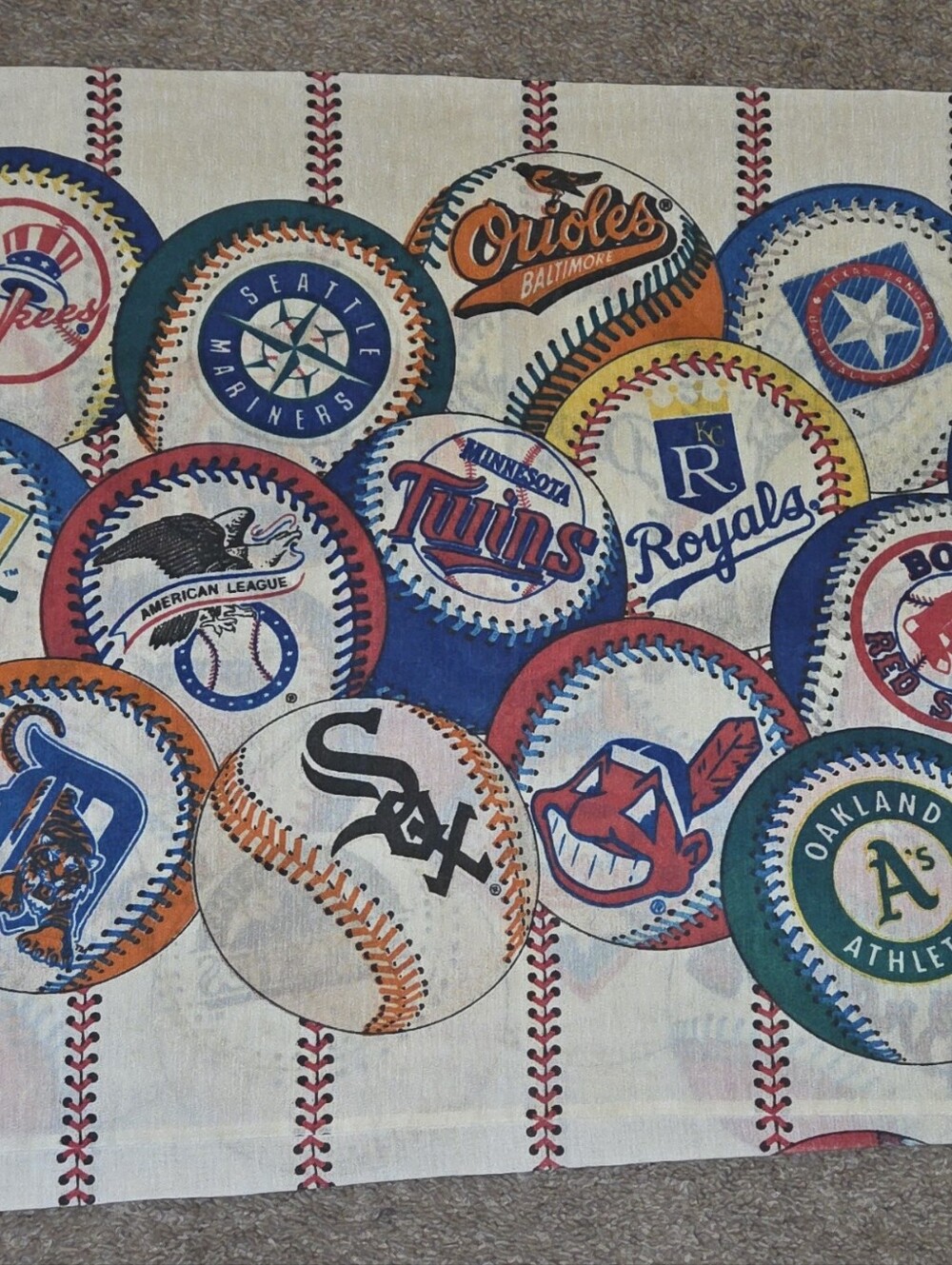 Vintage 90s MLB standard pillowcase in excellent condition